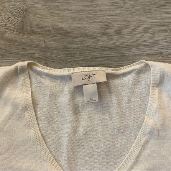 ๐2/$25๐ Loft v-neck polka dot sweater - Picture 3 of 6